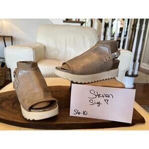 Steven Steve Madden Platform Sandals Women Size 7 Taupe Wedge Sandals